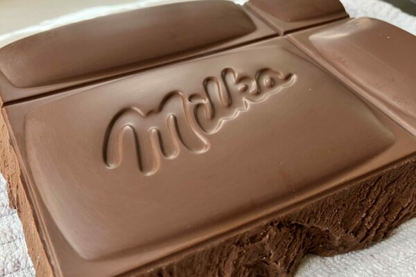 Reproduction réaliste d’une tablette Milka grâce au scanner 3D C500 de Solutionix